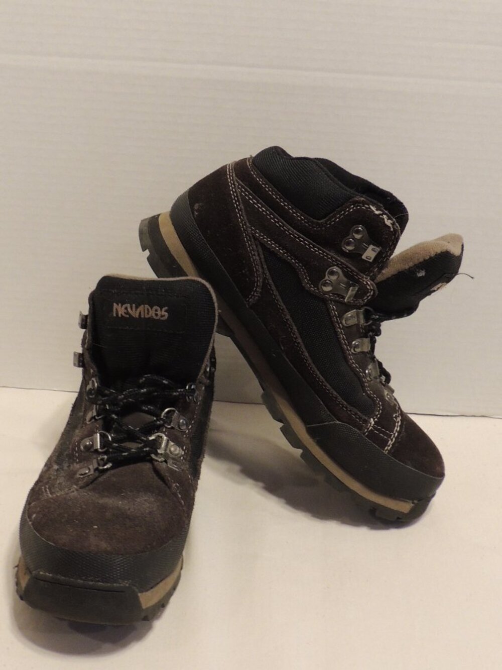 Nevados Shoes Men 7.5 Brown Black Lace Up Hiking Mountain Rock Climbing Shoes